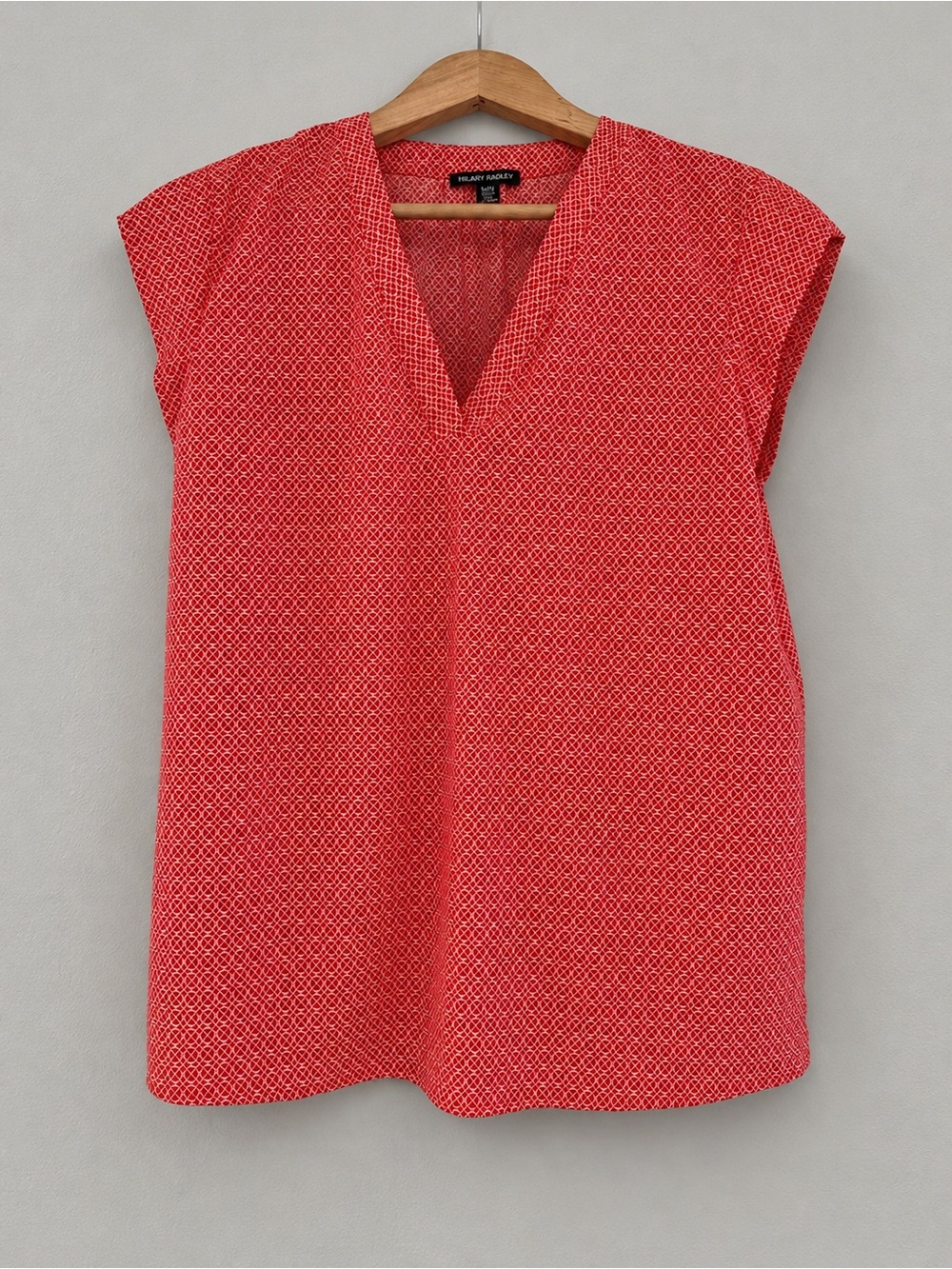 Hilary Radley Red White Geometric Print V-Neck Blouse Top Women’s Medium